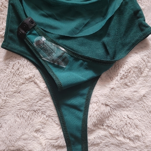 Pretty Little Thing Green Mesh Ruched Bardot Bodysuit Size 2 - Picture 10 of 14